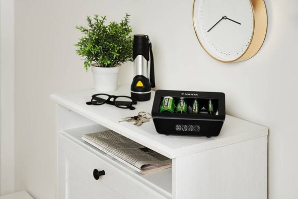 Produktbild: Varta LCD Universal Charger+ Rundzellen-Ladeger&auml;t NiMH Micro (AAA), Mignon (AA), Baby (C), Mono (D), 9 V Block