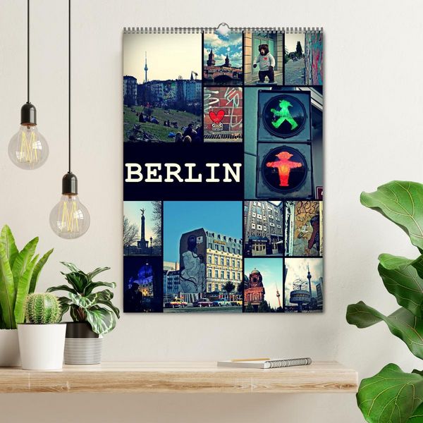 Produktbild: BERLIN / vertikal (Wandkalender 2026 DIN A2 hoch), CALVENDO Monatskalender