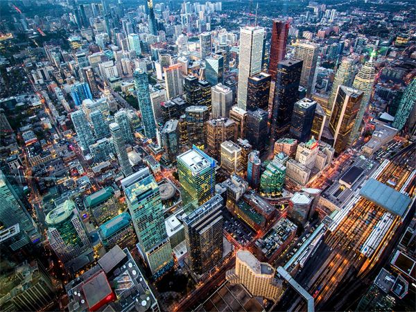 Produktbild: CALVENDO Puzzle Flug &uuml;ber die H&auml;userschluchten von Toronto | 1000 Teile Lege-Gr&ouml;&szlig;e 64x48cm Foto-Puzzle f&uuml;r gl&uuml;ckliche Stunden