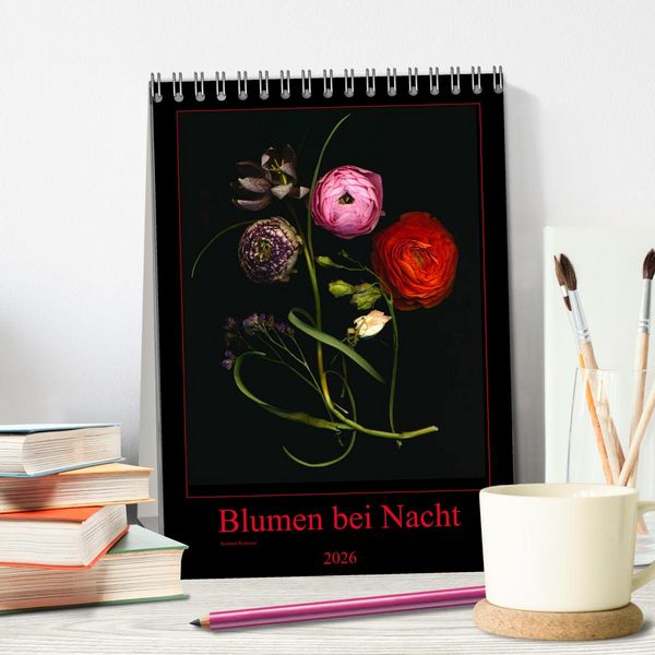 Produktbild: Blumen bei Nacht (Tischkalender 2026 DIN A5 hoch), CALVENDO Monatskalender