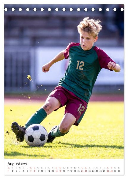 Produktbild: Am Ball Junior - Junge Kicker - Gro&szlig;e Momente (Tischkalender 2027 DIN A5 hoch), CALVENDO Monatskalender