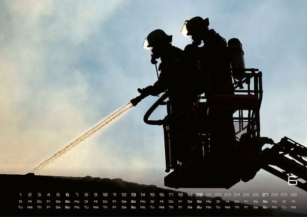 Produktbild: FIREFIGHTER - Retter in der Not - Feuerwehr - 2027 - Kalender DIN A3