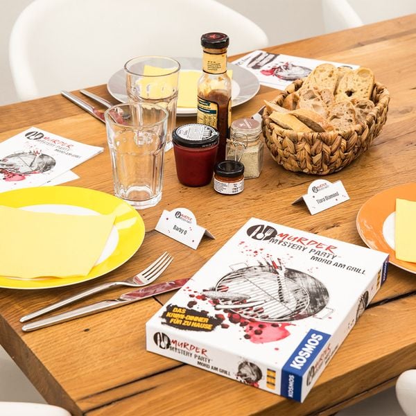 Produktbild: KOSMOS - Murder Mystery Party - Mord am Grill - Das Krimi-Dinner für zu Hause