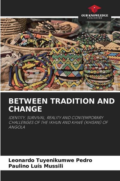 Produktbild: Between Tradition and Change