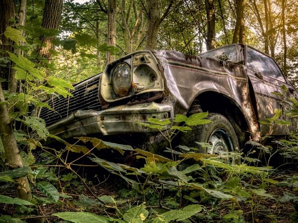 Produktbild: CALVENDO Puzzle Rostlaube - Mazda 323 | 1000 Teile Lege-Gr&ouml;&szlig;e 64x48cm Foto-Puzzle f&uuml;r gl&uuml;ckliche Stunden