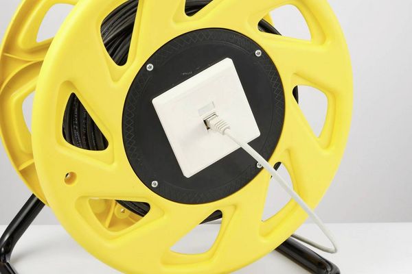Produktbild: Renkforce RJ45 Netzwerk Kabeltrommel CAT 6a S/FTP 60m Schwarz PUR-Mantel