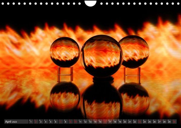 Glaskugeln im Licht - faszinierende Lightpaintings (Wandkalender 2023 DIN A4 quer)