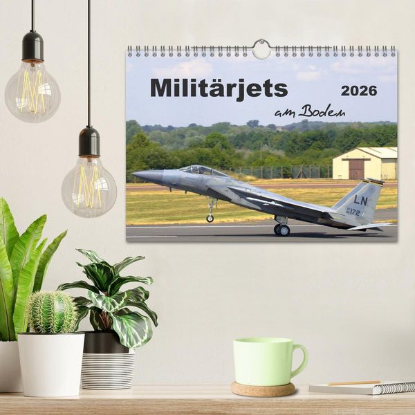 Produktbild: Milit&auml;rjets am Boden (Wandkalender 2026 DIN A4 quer), CALVENDO Monatskalender