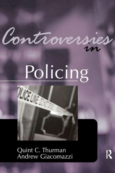 Produktbild: Controversies in Policing