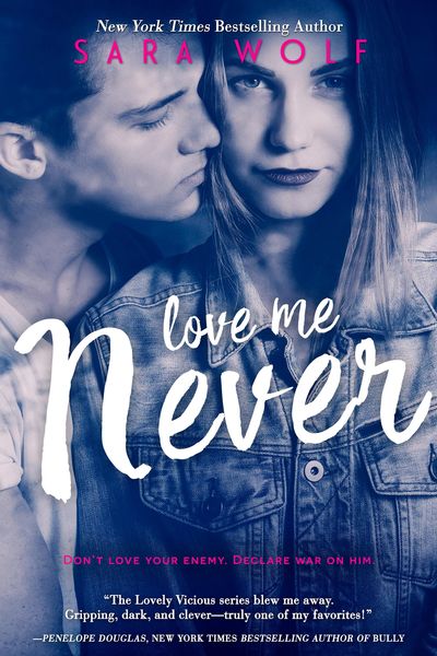 Produktbild: Love Me Never