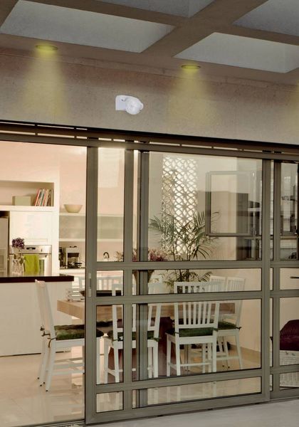 Produktbild: Renkforce 1362991 Aufputz, Aufbau, Wand HF-Bewegungsmelder 180&deg; Relais Wei&szlig; IP44