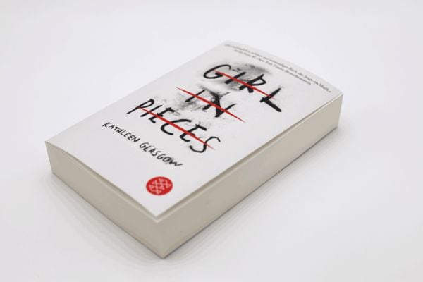 Produktbild: Girl in Pieces