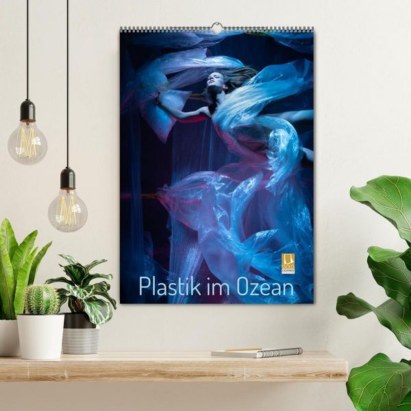 Produktbild: Plastik im Ozean (Wandkalender 2026 DIN A2 hoch), CALVENDO Monatskalender
