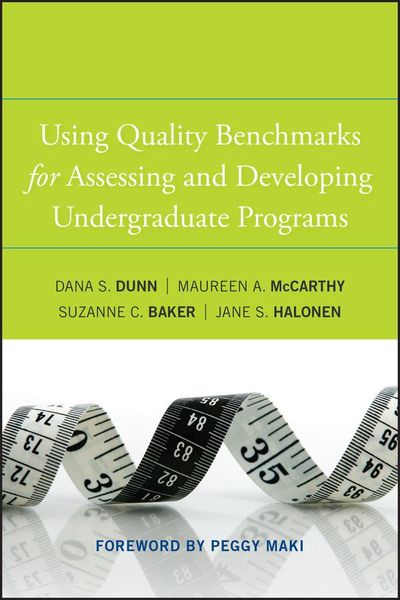 Produktbild: Using Quality Benchmarks for Assessing and Developing Undergraduate Programs