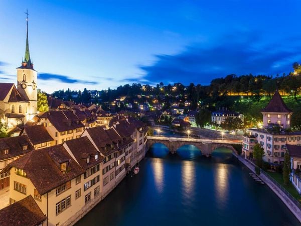 Produktbild: CALVENDO Puzzle Historischer Stadtkern mit der Nydeggkirche in Bern | 1000 Teile Lege-Gr&ouml;&szlig;e 64x48cm Foto-Puzzle f&uuml;r gl&uuml;ckliche Stunden