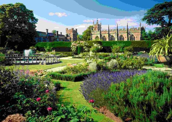 Produktbild: Erwachsenenpuzzle 1000 Teile - Queen's Garden, Sudeley Castle, England