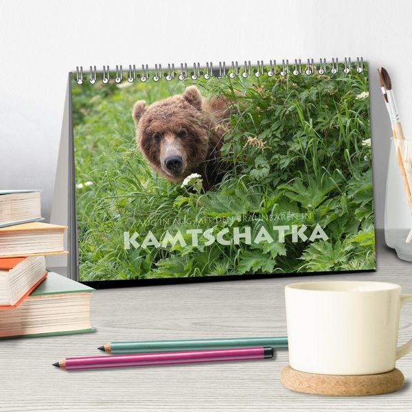 Produktbild: Aug in Aug mit den Braunb&auml;ren in Kamtschatka (Tischkalender 2026 DIN A5 quer), CALVENDO Monatskalender