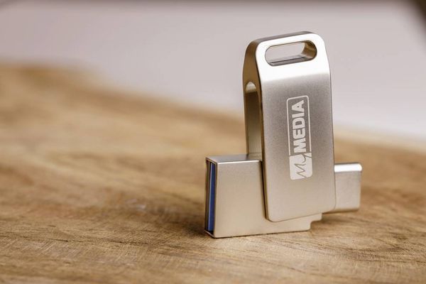 Produktbild: MyMEDIA My Dual USB 3.2 Gen 1 /USB C Drive 128GB USB-Stick 128 GB Silber 69271 USB-A (USB 3.2 Gen 1), USB-C&reg;