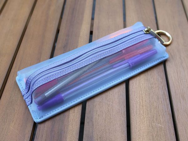 Produktbild: EMILY Mesh Federm&auml;ppchen (Blue Grey) Flat Pen Case | by KING JIM
