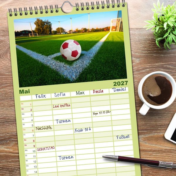 Produktbild: Familienplaner 2027 - Fu&szlig;ball - pure Leidenschaft mit 5 Spalten (Wandkalender, 21 x 45 cm) CALVENDO