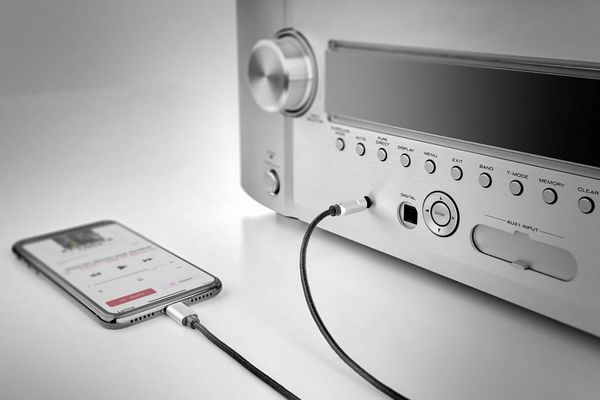 Produktbild: Renkforce RF-3432028 Apple Lightning / Klinke Audio Anschlusskabel [1x Apple Lightning-Stecker - 1x Klinkenstecker 3.5 mm] 1.20m