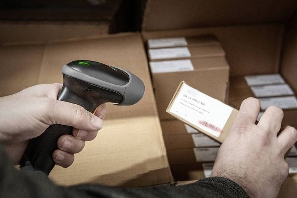 Produktbild: Digitus DA-81002 2D Barcode-Scanner Kabelgebunden 1D, 2D LED Schwarz Hand-Scanner inkl. Standfu&szlig; USB-A