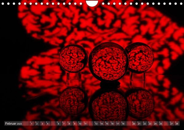 Glaskugeln im Licht - faszinierende Lightpaintings (Wandkalender 2023 DIN A4 quer)