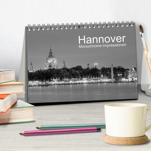 Produktbild: Hannover Monochrome Impressionen (Tischkalender 2026 DIN A5 quer), CALVENDO Monatskalender