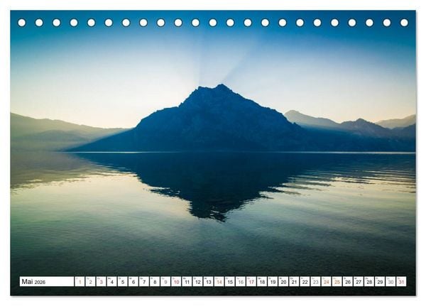 Produktbild: Ein Fr&uuml;hling am Traunsee - Vertr&auml;umte Ansichten (Tischkalender 2026 DIN A5 quer), CALVENDO Monatskalender