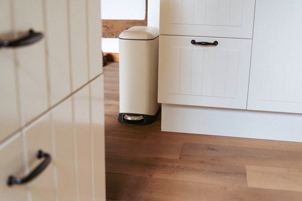 Produktbild: Treteimer Mod. Design 12 L, Easy-Close, Creme, mit herausnehmbarem Einsatz