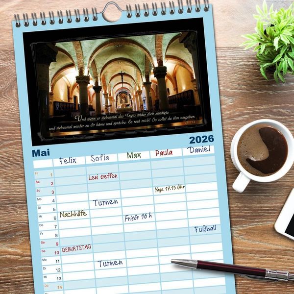 Produktbild: Familienplaner 2026 - Monat f&uuml;r Monat ein Bibelvers mit 5 Spalten (Wandkalender, 21 x 45 cm) CALVENDO