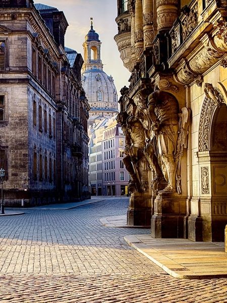 Produktbild: CALVENDO Puzzle Blick &uuml;ber den Schlossplatz | 1000 Teile Lege-Gr&ouml;&szlig;e 64x48cm Foto-Puzzle f&uuml;r gl&uuml;ckliche Stunden
