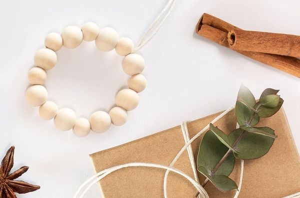 Produktbild: Folia Holzperlen Sterne Set NATURE, 161-teilig
