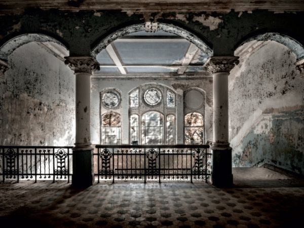 Produktbild: CALVENDO Puzzle "Beelitz" - Eingangshalle der Heilst&auml;tte in Deutschland | 1000 Teile Lege-Gr&ouml;&szlig;e 64x48cm Foto-Puzzle f&uuml;r gl&uuml;ckliche Stunden