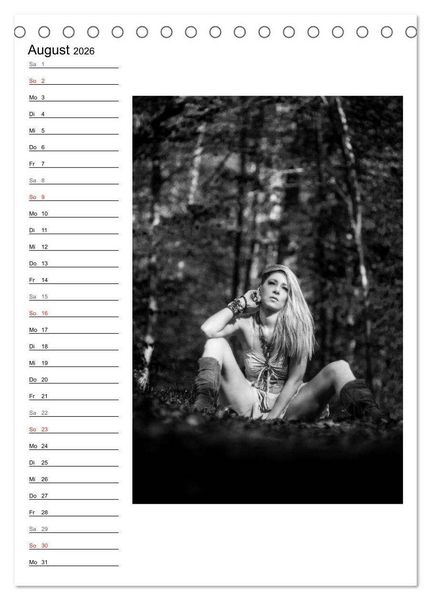 Produktbild: Mode in schwarz und wei&szlig; (Tischkalender 2026 DIN A5 hoch), CALVENDO Monatskalender