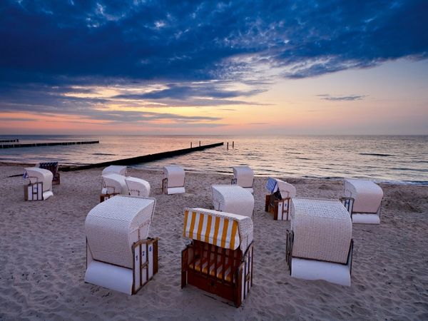 Produktbild: CALVENDO Puzzle Strandk&ouml;rbe am Strand | 1000 Teile Lege-Gr&ouml;&szlig;e 64x48cm Foto-Puzzle f&uuml;r gl&uuml;ckliche Stunden