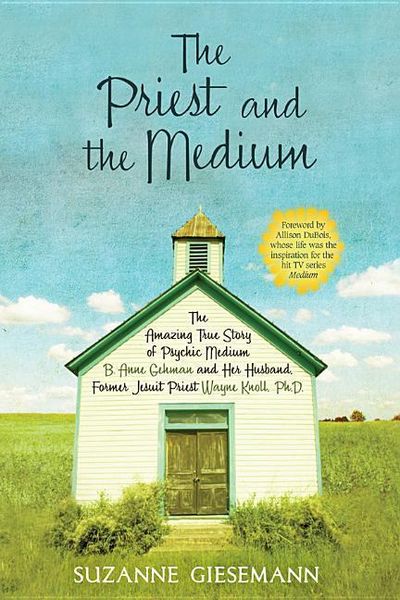Produktbild: The Priest and the Medium