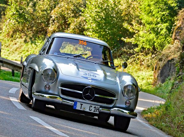 Produktbild: CALVENDO Puzzle Mercedes 300SL Fl&uuml;gelt&uuml;rer - 1954 | 2000 Teile Lege-Gr&ouml;&szlig;e 90x67cm Foto-Puzzle f&uuml;r gl&uuml;ckliche Stunden