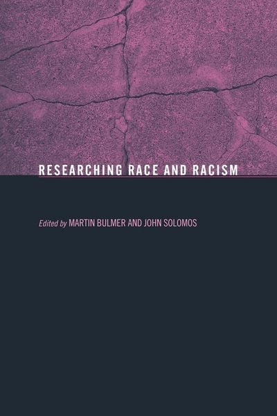 Produktbild: Researching Race and Racism