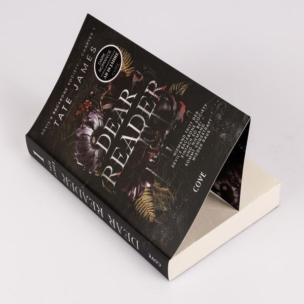 Produktbild: Dear Reader (Devil's Backbone Society 1)
