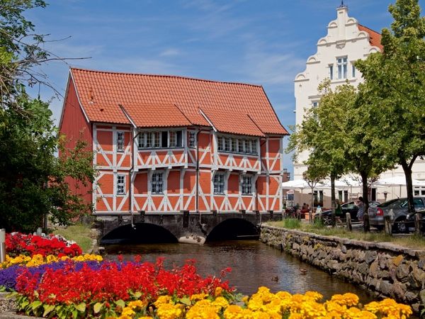 Produktbild: CALVENDO Puzzle Fachwerkhaus "Gew&ouml;lbe", Wismar | 1000 Teile Lege-Gr&ouml;&szlig;e 64x48cm Foto-Puzzle f&uuml;r gl&uuml;ckliche Stunden