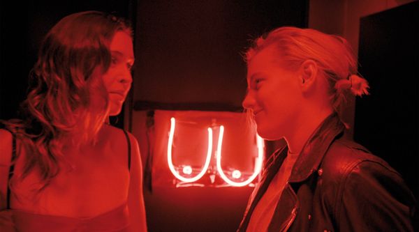 Produktbild: Below Her Mouth