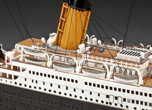 Produktbild: Revell Geschenkset: 100 Jahre Titanic, Ma&szlig;stab 1:400