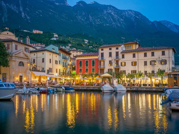 Produktbild: CALVENDO Puzzle Malcesine bei Nacht | 1000 Teile Lege-Gr&ouml;&szlig;e 64x48cm Foto-Puzzle f&uuml;r gl&uuml;ckliche Stunden