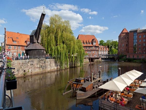 Produktbild: CALVENDO Puzzle Alter Kran, L&uuml;ner M&uuml;hle, Alter Hafen | 1000 Teile Lege-Gr&ouml;&szlig;e 64x48cm Foto-Puzzle f&uuml;r gl&uuml;ckliche Stunden