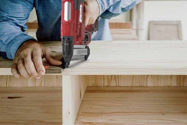 Produktbild: TOOLCRAFT TO-7427298 Akku-Nagler inkl. Akku-Lampe, ohne Akku, ohne Ladeger&auml;t