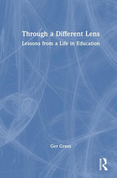 Produktbild: Through a Different Lens: Lessons from a Life in Education