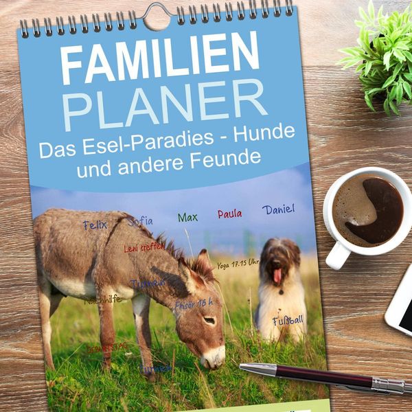 Produktbild: Familienplaner 2026 - Das Esel-Paradies - Hunde und andere Feunde mit 5 Spalten (Wandkalender, 21 x 45 cm) CALVENDO