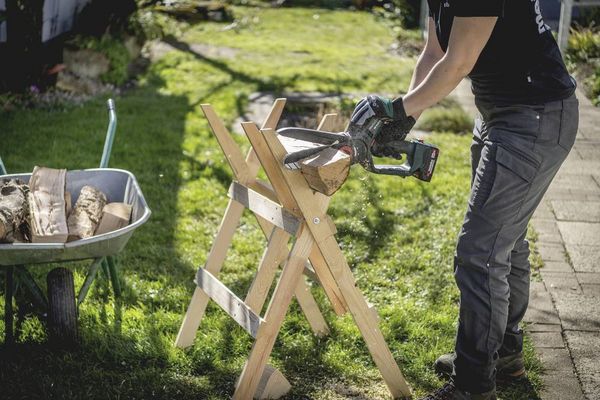 Produktbild: Metabo 600856500 Akku Geh&ouml;lzs&auml;ge inkl. Akku, inkl. Ladeger&auml;t Schwertl&auml;nge 150mm