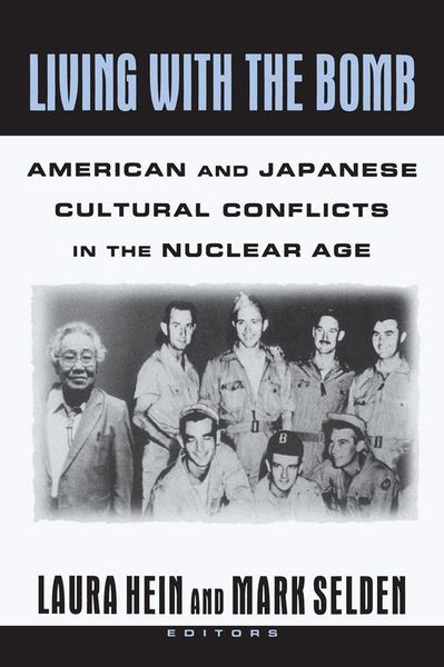 Produktbild: Living with the Bomb: American and Japanese Cultural Conflicts in the Nuclear Age